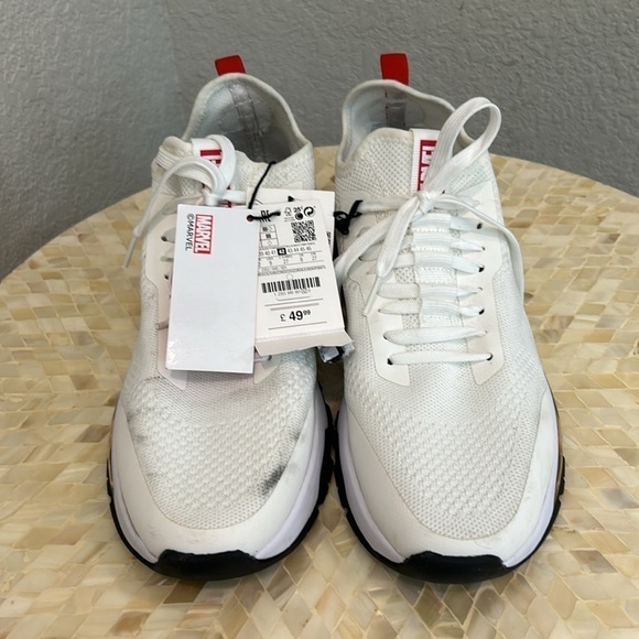 Pull and bear marvel cap america with air cushion size 9 - Picture 2 of 8